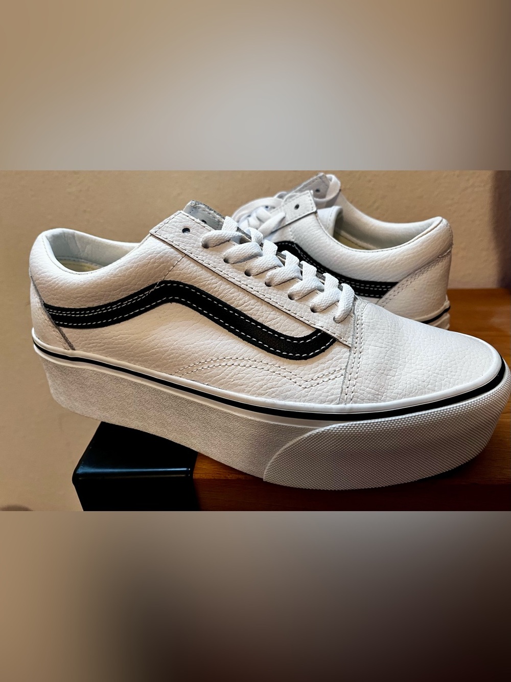 Classic Vans Low-Top Platform Sneakers in White leather with Black Stripe.